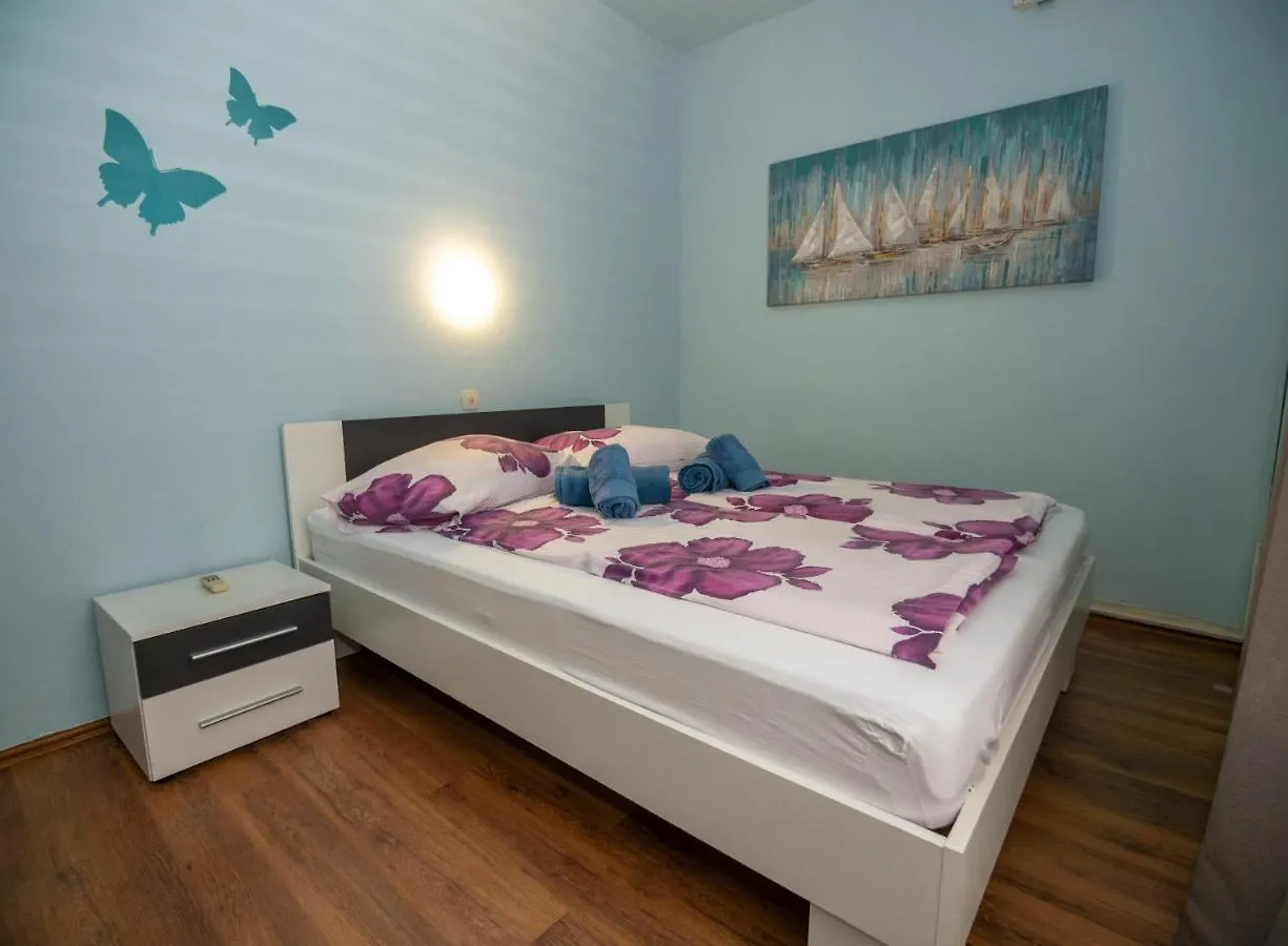 Apartments For Families With Children Lopar, Rab - 20830 Lopar