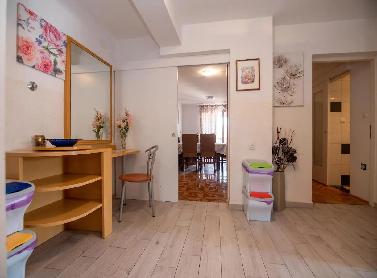 Apartments For Families With Children Lopar, Rab - 20830 Lopar